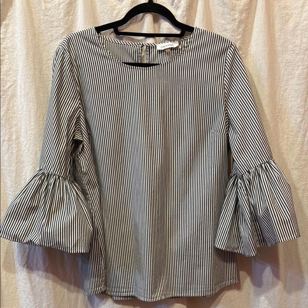 ⚜️ CALVIN KLEIN Navy & White Bell Sleeve Blouse sz L